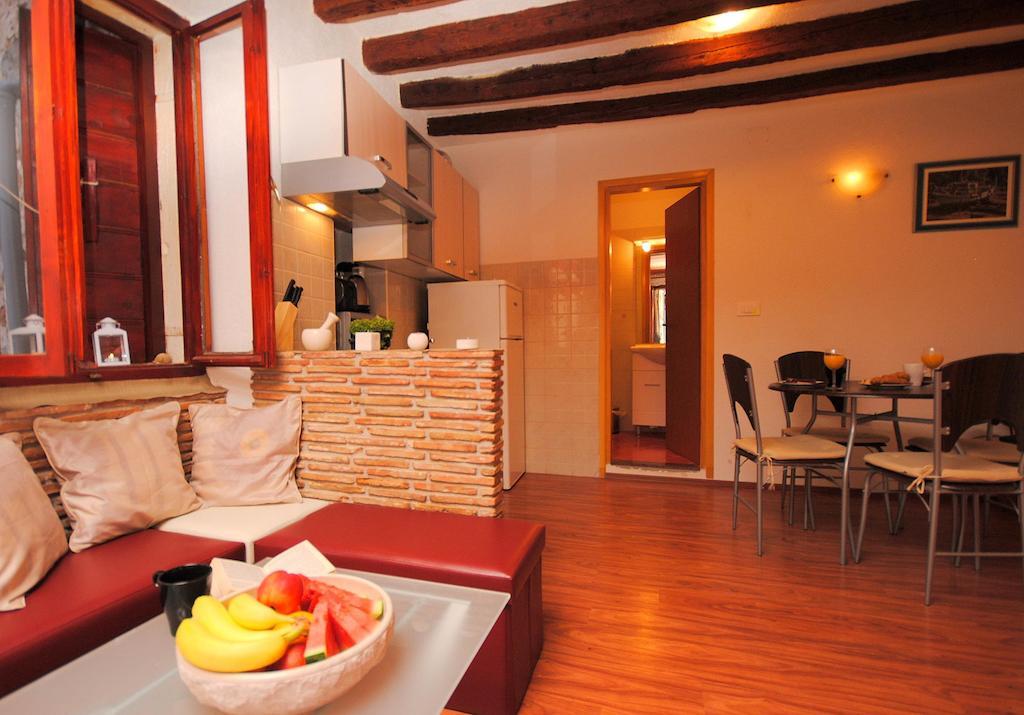 Guesthouse Ancient Stone Rovinj Rom bilde