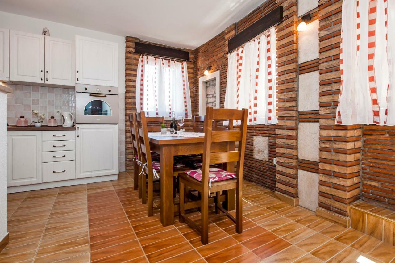 Guesthouse Ancient Stone Rovinj Eksteriør bilde